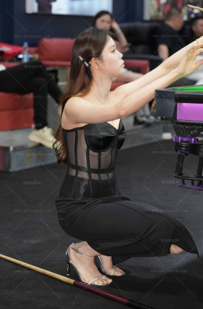 25广州台球展这件衣服谁更适合了75P 10P