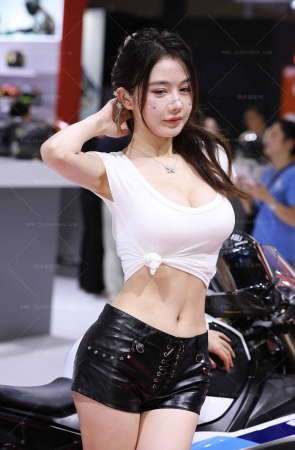 皮裤白上衣网红-张君雅【套图➕视频】 8P