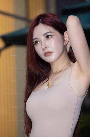 LB326-82P上海时装周-某音很火的上海街拍网红KK（一枝kiki ）