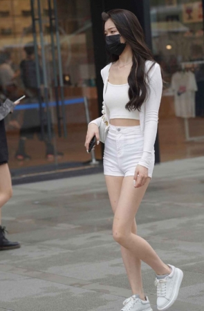 精选街拍作品 NO.1545 长腿白色热裤小姐姐[105P/175MB]