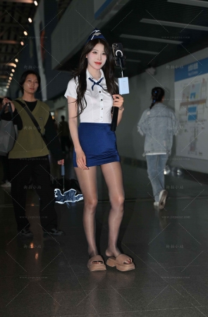 开直播的制服黑色丝美眉