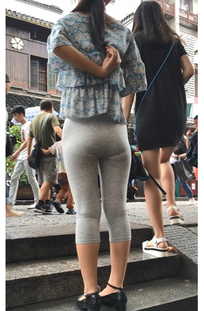 灰色紧身裤妹子