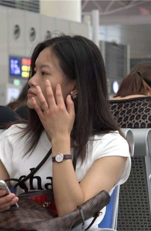 4K – 挑鞋的妹子 [2.41 GB/MP4]