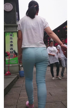 超紧蓝裤美妇