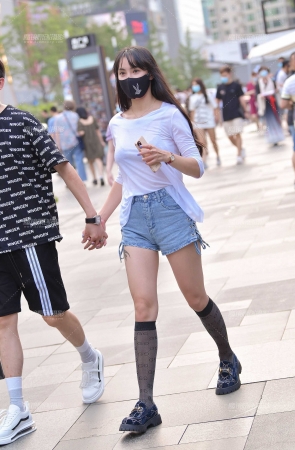 长腿热裤女友