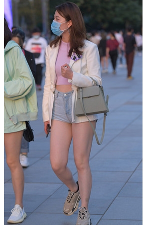 戴口罩的白衣美女(81P)[1.79G/JPG]