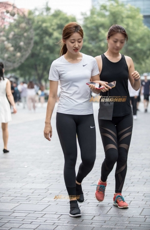 健美裤美眉