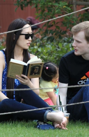 No1442 从头到脚都雪白无瑕的女孩，这双玉足能差吗？