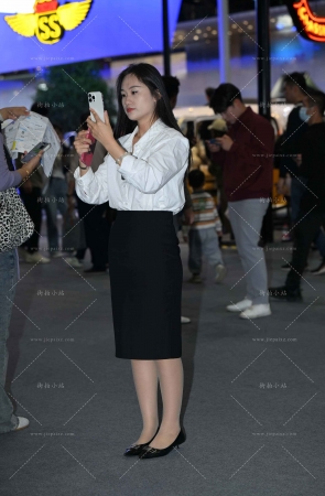 白衬衫黑裙肉丝轻熟韵味主播 [21P]