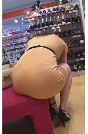 超薄包臀裙美女