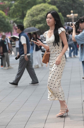 街拍高跟少妇