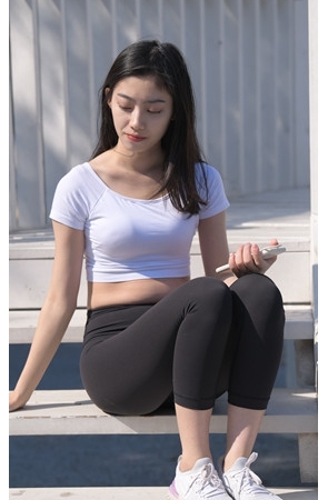 （套图二）黑色紧身瑜伽裤美女(320P)[6.06G/JPG]