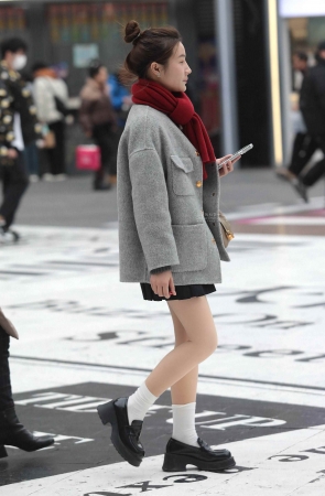 肉丝街拍少妇