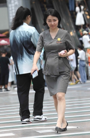 街拍肉丝高跟OL