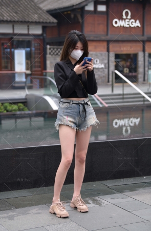 牛仔热裤小清新邻家女孩