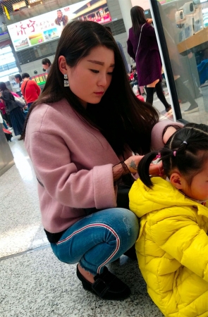 候车室漂亮的辣妈