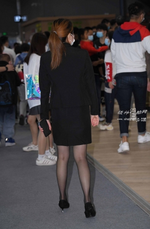 211121-25+71/车展黑丝销售员 3P