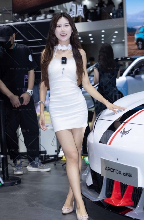 25829-8=50  爱上展会美腿女主播 8P