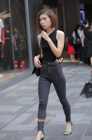 铅笔紧牛MM，逛街买衣服