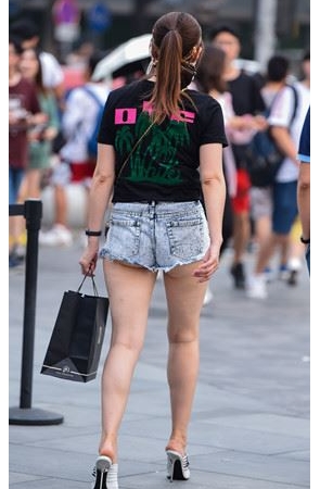 热裤月牙妹子(43P)