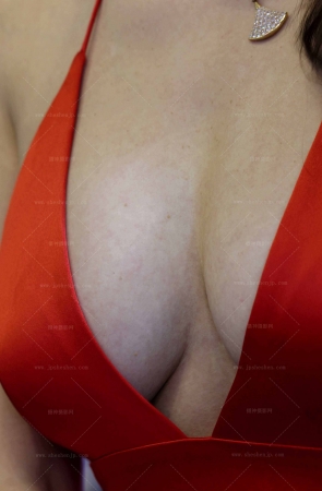 LB696-MP4苏州改装-网红香江富贵花（港姐张玥）4K超清2f23 4P