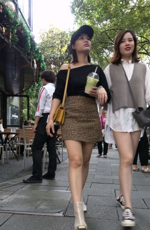 豹纹裙美女