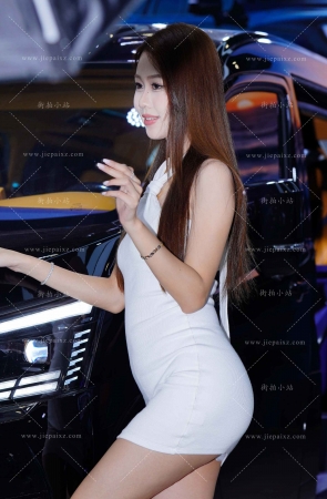 可爱的白裙车模小妞 [19P]