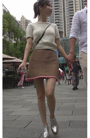 瘦瘦的漂亮小美女