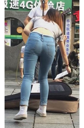 紧身牛仔裤裤腰美女