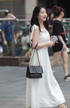 街拍高跟少妇