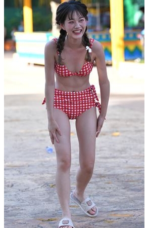 可爱的泳装小美女(77P)