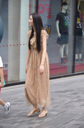 苗条身材长裙长发美姐