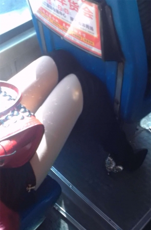 黑色高跟长筒靴肉色丝袜少妇