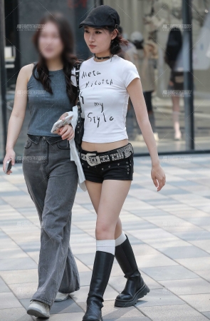 黑色热裤美女