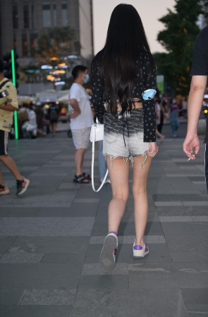 2261-20+72低胸热裤