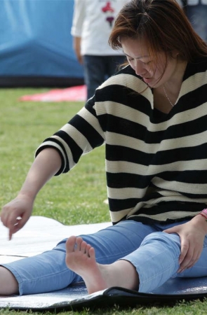 No65 老远就看到了长发少妇的这双大白脚