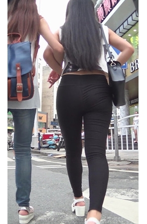 黑色紧身裤露腰美女[483M/MP4]