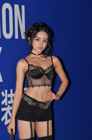 黑色性感吊带袜 [73P-1.76GB]