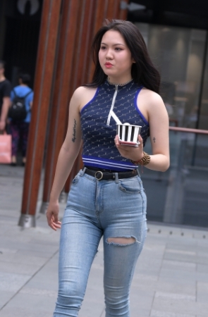 二楼的偶遇紧牛小姐姐