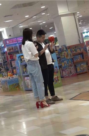 4K – 红色高跟美足超级气质街拍美女 [3.70 GB/avi]