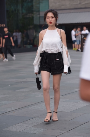 白白嫩嫩的大腿