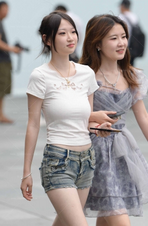 25512-9=84√夏日紧致热裤女孩 10P