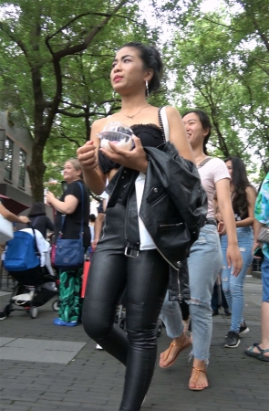 皮裤美眉
