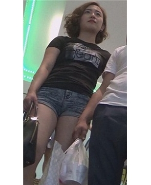 美臀热裤美女逛商场 [880 MB]