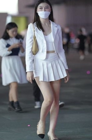 气质白裙美女(91P)