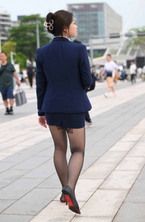 2562-38-58√美女，你的丝袜裆部都漏出来囖哈哈哈