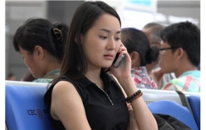 4K – 黑色松糕鞋雪嫩美足MM [1.02 GB/MP4]