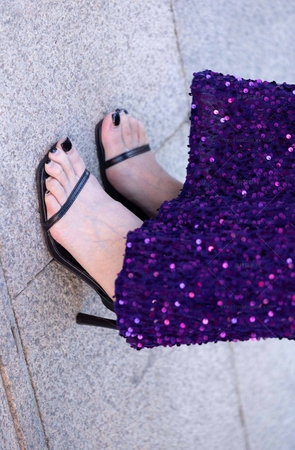 LB208-69P 上海时装周-紫色韵味少妇大秀白皙美背和美脚