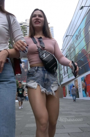 4K – 性感热裤极品街拍美女 [1.96 GB/MP4]