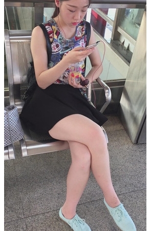 白嫩美腿小姐姐[175M/MP4]